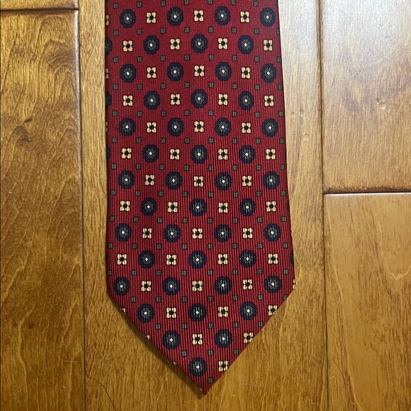 Barneys New York 100% Silk Red Geometric Men's Tie Handmade in Italy - Picture 2 of 5